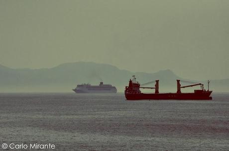 Dal Molo Beverello, la Costa Victoria nel Porto di Napoli