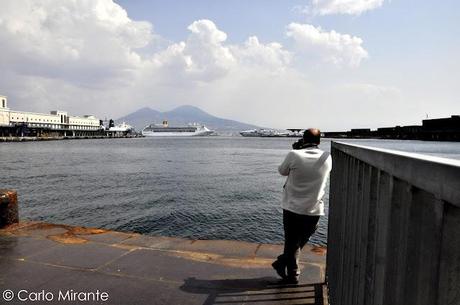 Dal Molo Beverello, la Costa Victoria nel Porto di Napoli