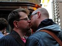 Gay torturato da un gruppo nazi: è in coma irreversibile