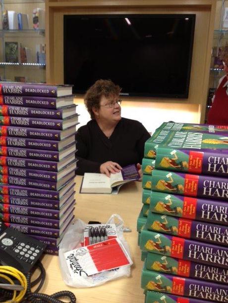 Charlaine Harris: Epico ‘stock signing’ per DEADLOCKED! Charlaine Harris: Epico ‘stock signing’ per DEADLOCKED!