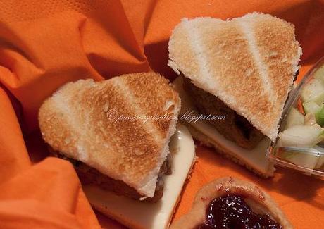 Un bento per San Valentino Cheeseburger a cuore
