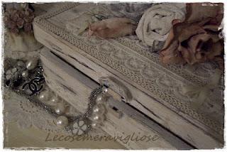 shabby chic style: per accessori di bellezza e di gioielli