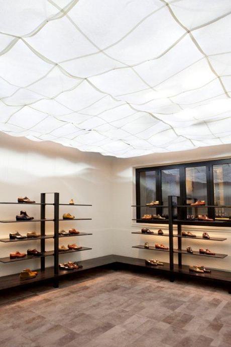 MilanMontenapoleone Riapre oggi la boutique di Fratelli Rossetti in Via Montenapoleone 1 a Milano