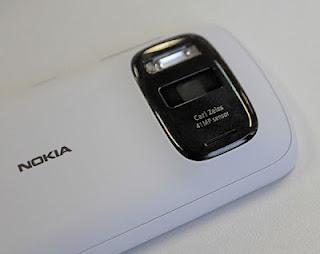 Il Nokia 808 PureView, tutto in 16 minuti... Il Nokia 808 PureView, tutto in 16 minuti...