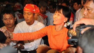 I birmani al voto. Aung San Suu Kyi sarà sicuramente eletta