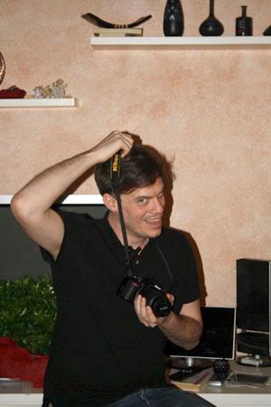 mirko seduto Wadai – frittelline indiane (compleanno)