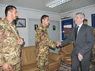 Afghanistan/ Di Paola si commuove per i soldati feriti: ”Monica e Carmine forza!”