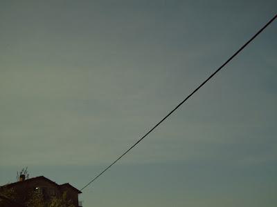 L'attacco al cielo: le scie degli aerei coprono il cielo della Val Padana rubandoci l'azzurro del cielo L'attacco al cielo: le scie degli aerei coprono il cielo della Val Padana rubandoci l'azzurro del cielo