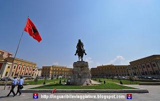 Un inguaribile viaggiatore a Tirana – Piazza Skenderberg - Sheshi Skënderbej