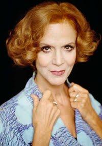 Lucia Poli: il teatro è politica, anche quando non sa di esserlo. Ma non influisce sul voto