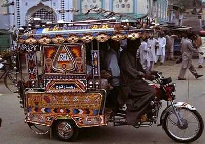 LA MERAVIGLIA DEI BEDFORD-BUS  DEL PAKISTAN