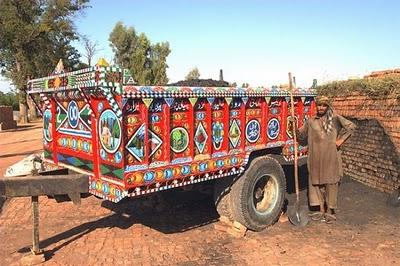 LA MERAVIGLIA DEI BEDFORD-BUS  DEL PAKISTAN