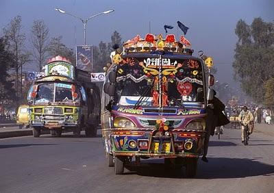 LA MERAVIGLIA DEI BEDFORD-BUS  DEL PAKISTAN