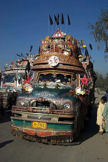 LA MERAVIGLIA DEI BEDFORD-BUS  DEL PAKISTAN