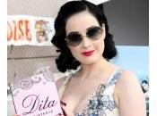 Dita Teese pubblica Stripteese, libro burlesque