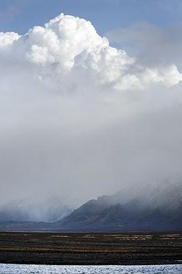 IL VULCANO ISLANDESE ERUTTA E BLOCCA IL TRAFFICO AEREO DI GRAN BRETAGNA , SVEZIA E NORVEGIA