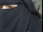 Guidava niqab, multata