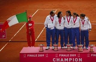 Pennetta implacabile, Italia di nuovo in finale!