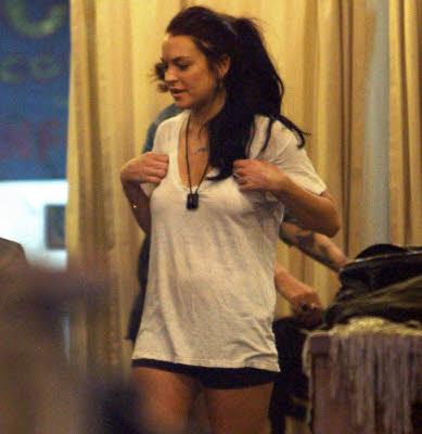 LINDSAY LOHAN GIRA SENZA REGGISENO