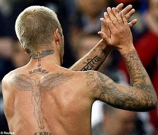 BECKHAM INVIDIOSO DI LAVEZZI, GLI RUBA IL TATUATORE - BECKHAM ENVYS LAVEZZI, HE STEALS HIS TATOOIST