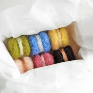 I MACARONS COLORATISSIMI DOLCETTI PER PIN-UP felted-wool-french-macaroon