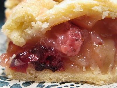 Pie alle mele, fragole e ribes rossi