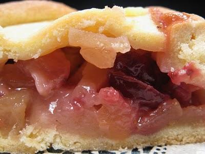 Pie alle mele, fragole e ribes rossi