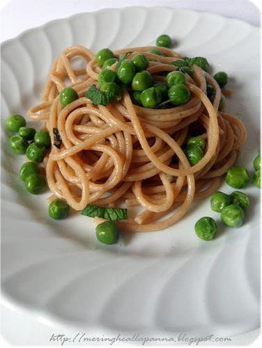 Spaghetti integrali piselli e menta