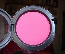 Mac Pro powder blush in rhubarb