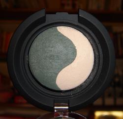 Kiko Colour Sphere Duo Mat Eyeshadow 204 ecrù-verde bosco