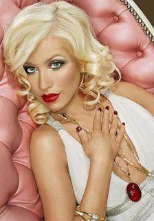 Christina Aguilera, Not Myself Tonight Imita le Icone Gay