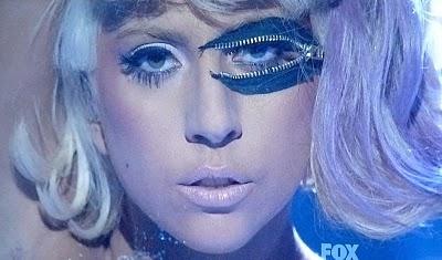 Lady Gaga ha un occhio che vaga