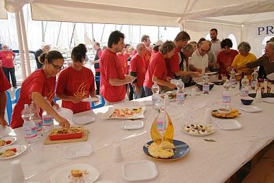 Cook & Sail alla Marina di Scarlino: neanche lo Scirocco ferma i cuochi di bordo