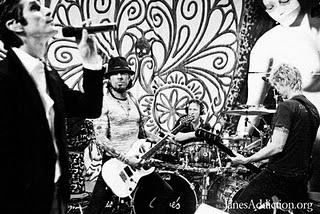 Duff McKagan - Separazione dai Jane's Addictions e si esibisce  unplugged per beneficenza