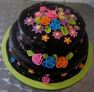 Torta cioccolato e fiori “ribbon rose”