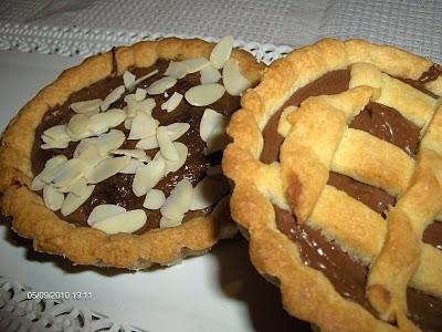 CROSTATINE ALLA NUTELLA E MANDORLE