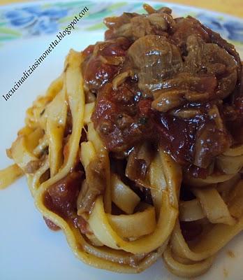 tagliatelle con sugo di funghi