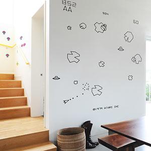 Asteroids sul muro di casa