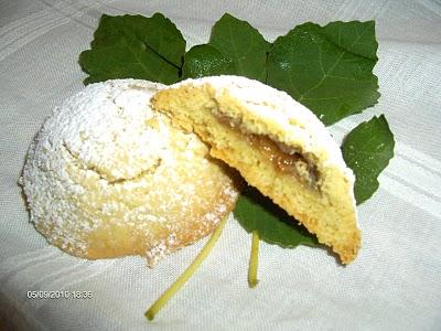 BISCOTTI DI FROLLA  FARCITI AI FICHI