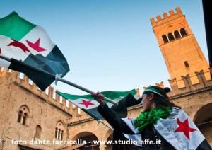 Aya sventola la bandiera siriana