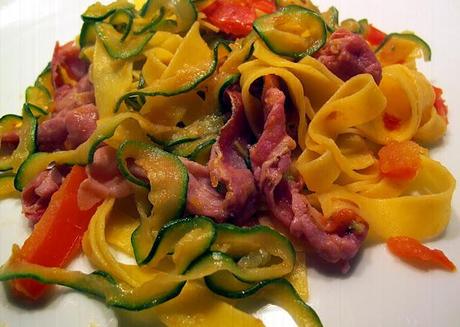 Fettuccine con speck e zucchine