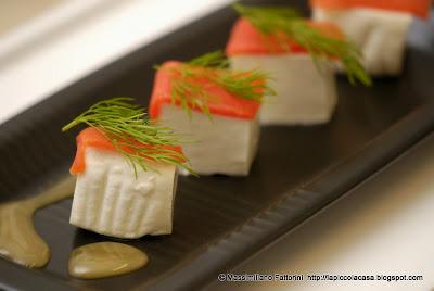 E per l'aperitivo un gustoso Finger Food: salmone selvaggio sockeye dell'Alaska, primo sale, aneto e miele di agrumi