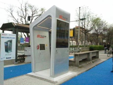 cabinaintelligente A Torino la prima cabina telefonica intelligente