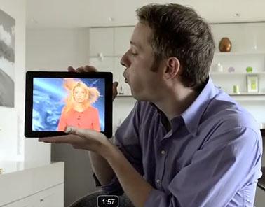 Simon Pierre con iPad LIllusionismo Diventa Tecnologico grazie alliPad