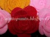 Tante piccole rose colorate