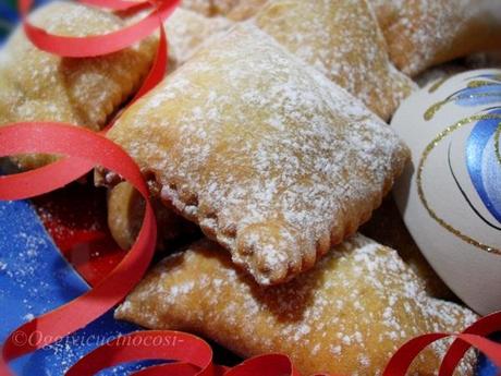 Cenci maremmani ripieni con ricotta e alchermes.