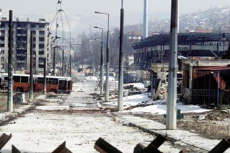 BOSNIA: Sarajevo, 5 aprile 1992, quando iniziarono a sbocciare le rose