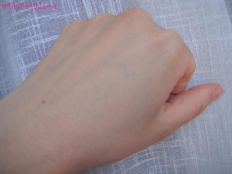 Benefit Hello Flawless Oxygen Wow: swatch tonalità Ivory e prime impressioni.