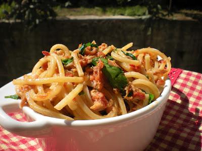 Spaghetti alla chitarra con pesto di Pomodori Secchi e Tonno