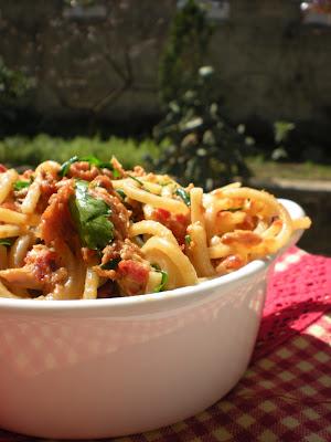 Spaghetti alla chitarra con pesto di Pomodori Secchi e Tonno